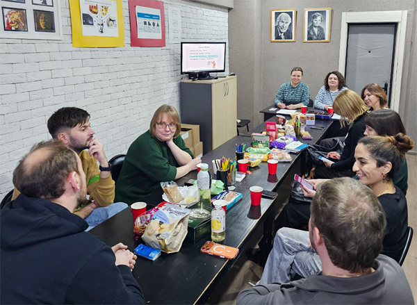 ����� ����